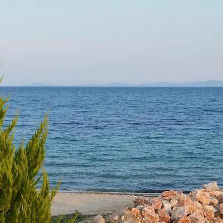 Lemon Beach Front Apartment, Nikiti Экстерьер фото