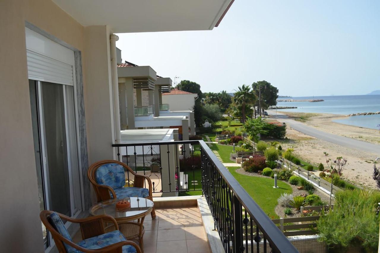 Lemon Beach Front Apartment, Nikiti Экстерьер фото